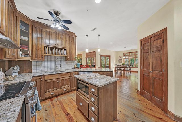 30 Boulder Point DR, Hardy, VA 24101