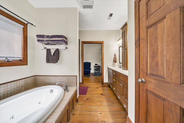 30 Boulder Point DR, Hardy, VA 24101