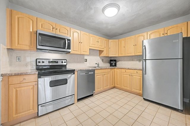 84 Cocasset St B5, Foxboro, MA 02035