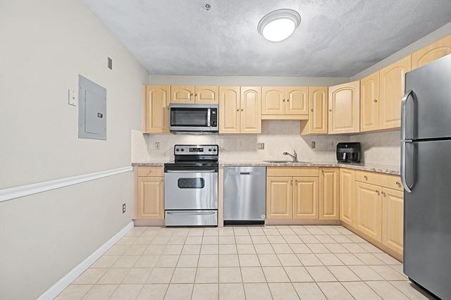 84 Cocasset St B5, Foxboro, MA 02035