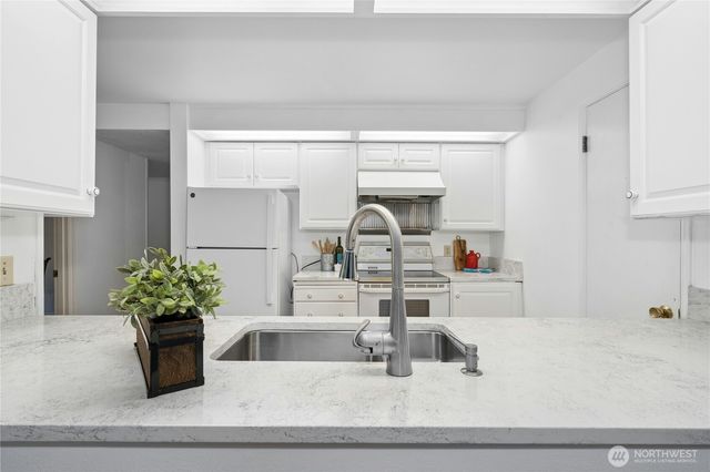 1912 161st Avenue NE, Bellevue, WA 98008