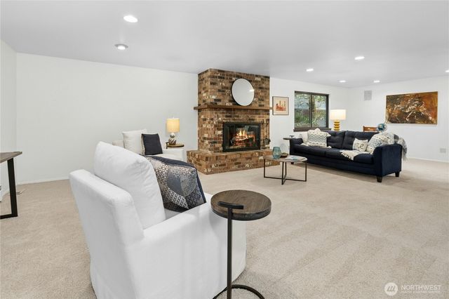 1912 161st Avenue NE, Bellevue, WA 98008