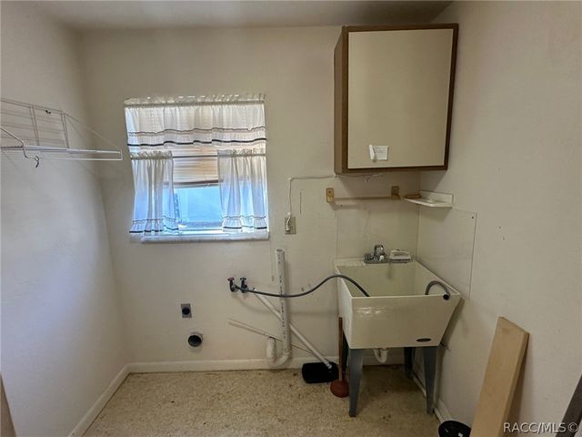 3335 N Tamarisk Avenue, Beverly Hills, FL 34465