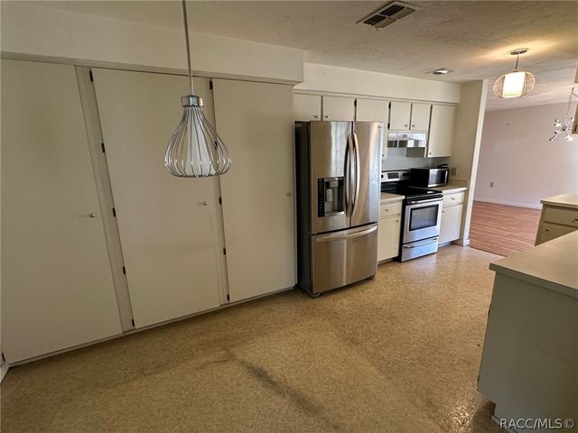 3335 N Tamarisk Avenue, Beverly Hills, FL 34465