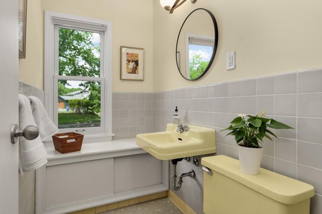 2480 Beverly Road, Saint Paul, MN 55104