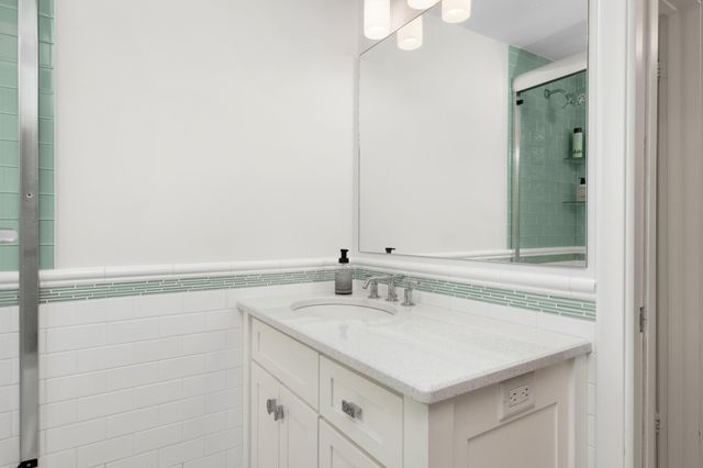 2480 Beverly Road, Saint Paul, MN 55104
