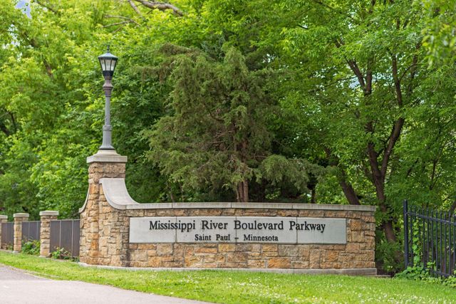 2480 Beverly Road, Saint Paul, MN 55104
