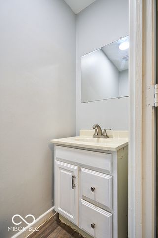 805 Burr Oak Drive, Indianapolis, IN 46217