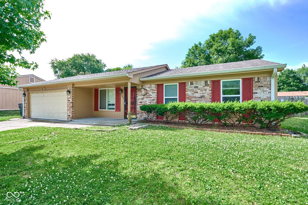 805 Burr Oak Drive, Indianapolis, IN 46217