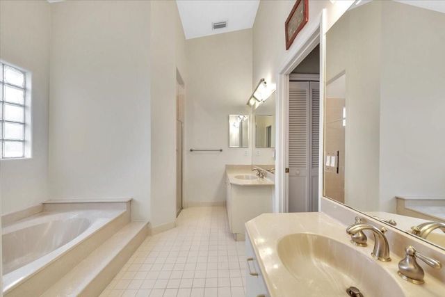 20231 NW 10th St, Pembroke Pines, FL 33029