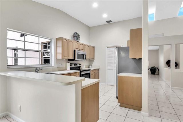 20231 NW 10th St, Pembroke Pines, FL 33029