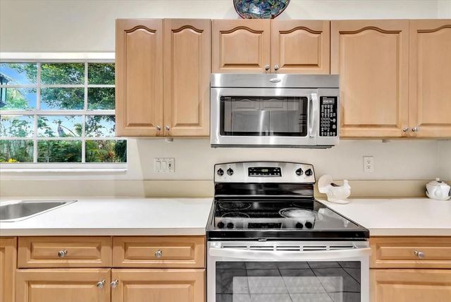 20231 NW 10th St, Pembroke Pines, FL 33029