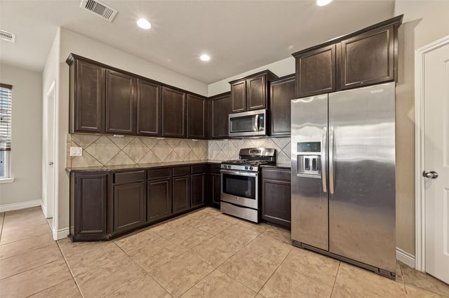 706 Fairway Drive, La Porte, TX 77571