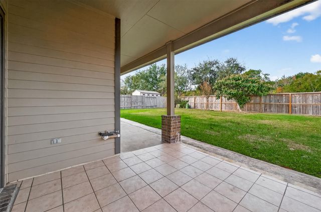 706 Fairway Drive, La Porte, TX 77571