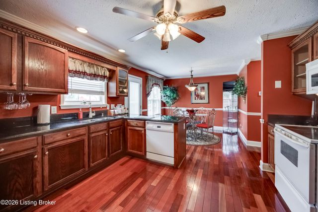 2009 Stephanie Kaye Dr, La Grange, KY 40031