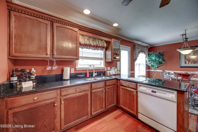 2009 Stephanie Kaye Dr, La Grange, KY 40031