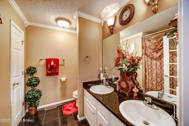 2009 Stephanie Kaye Dr, La Grange, KY 40031
