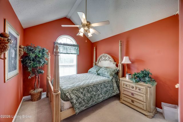 2009 Stephanie Kaye Dr, La Grange, KY 40031