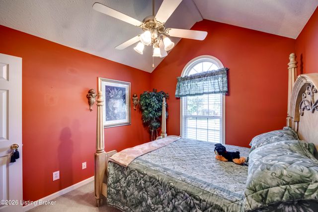 2009 Stephanie Kaye Dr, La Grange, KY 40031