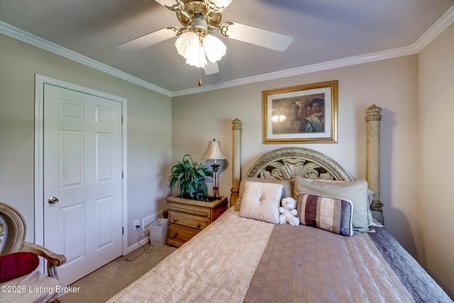 2009 Stephanie Kaye Dr, La Grange, KY 40031