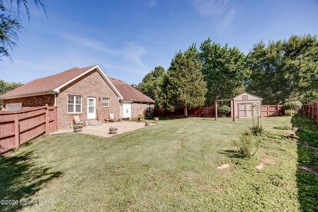 2009 Stephanie Kaye Dr, La Grange, KY 40031