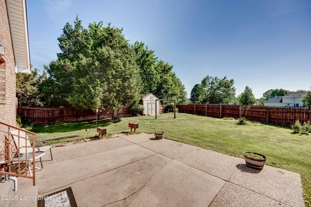 2009 Stephanie Kaye Dr, La Grange, KY 40031