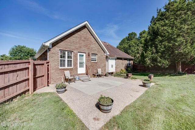 2009 Stephanie Kaye Dr, La Grange, KY 40031