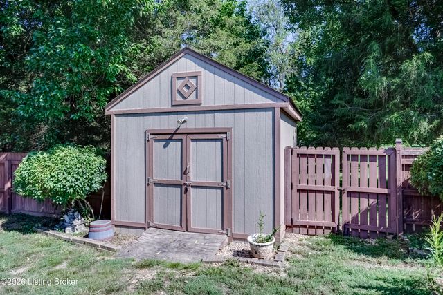2009 Stephanie Kaye Dr, La Grange, KY 40031