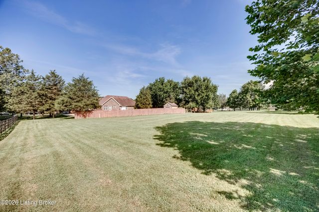 2009 Stephanie Kaye Dr, La Grange, KY 40031