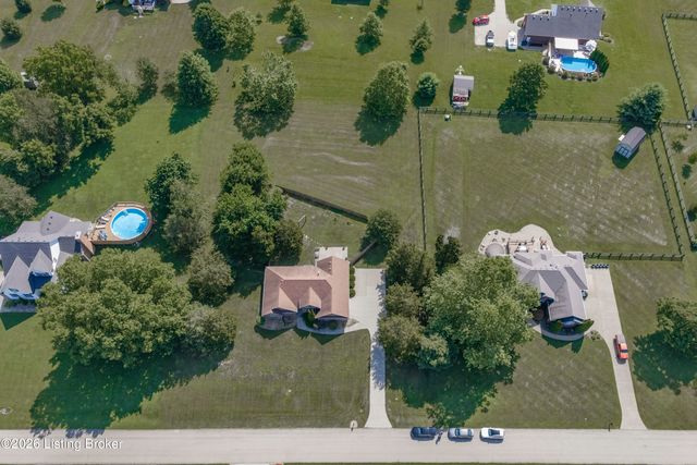 2009 Stephanie Kaye Dr, La Grange, KY 40031