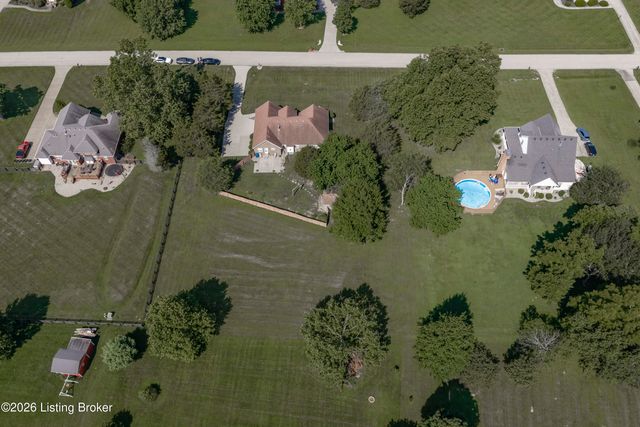2009 Stephanie Kaye Dr, La Grange, KY 40031