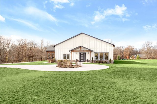 1529 Ardemagni Road, Tontitown, AR 72762