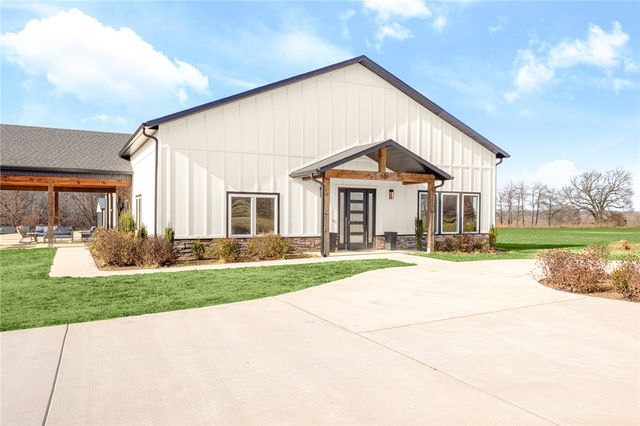 1529 Ardemagni Road, Tontitown, AR 72762