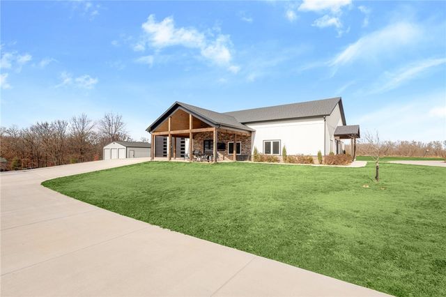 1529 Ardemagni Road, Tontitown, AR 72762