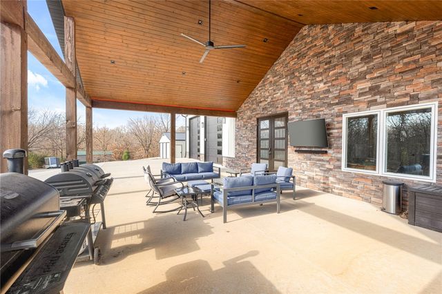 1529 Ardemagni Road, Tontitown, AR 72762