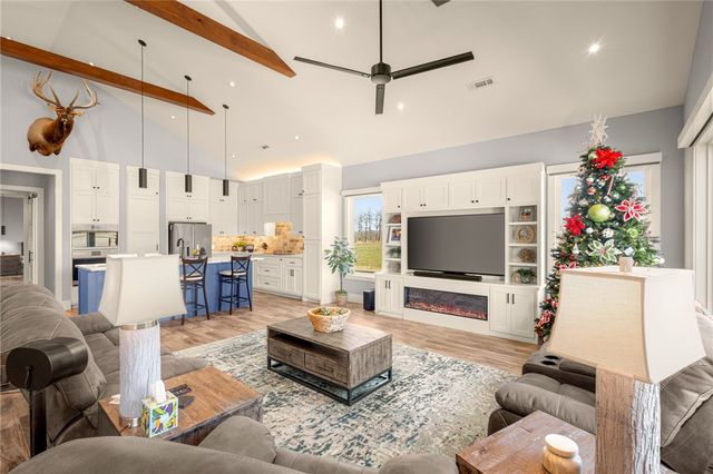 1529 Ardemagni Road, Tontitown, AR 72762