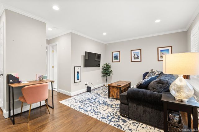 326 Edmunton Drive L7, North Babylon, NY 11703