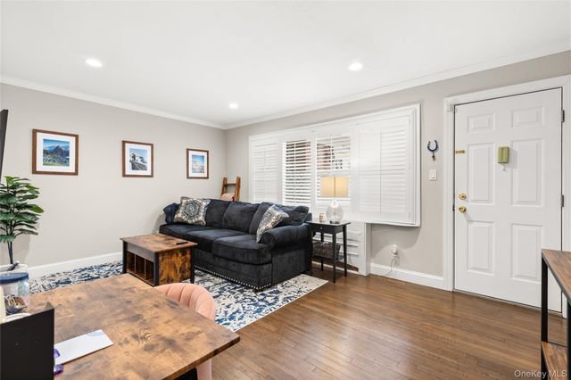 326 Edmunton Drive L7, North Babylon, NY 11703