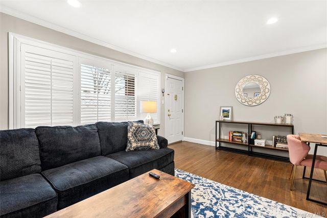 326 Edmunton Drive L7, North Babylon, NY 11703