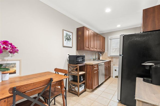 326 Edmunton Drive L7, North Babylon, NY 11703