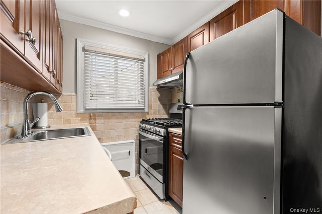 326 Edmunton Drive L7, North Babylon, NY 11703