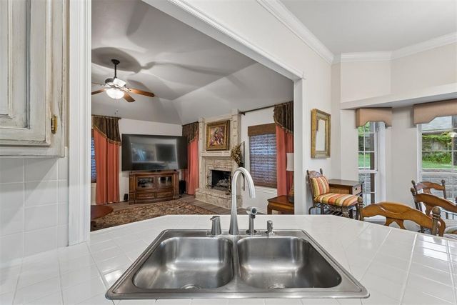 709 N Creek Drive, Edmond, OK 73034