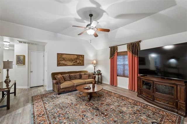 709 N Creek Drive, Edmond, OK 73034