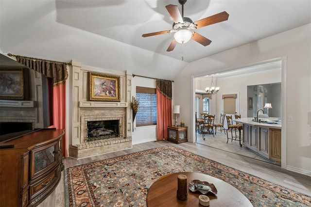 709 N Creek Drive, Edmond, OK 73034
