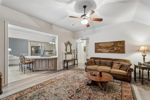 709 N Creek Drive, Edmond, OK 73034