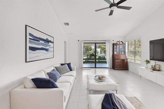 10984 Stafford Circle S, Boynton Beach, FL 33436