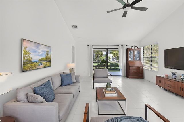 10984 Stafford Circle S, Boynton Beach, FL 33436