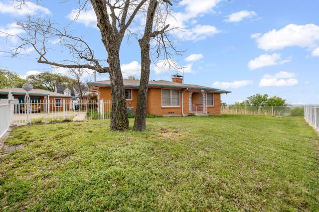 2000 Standifer Street, Fort Worth, TX 76164