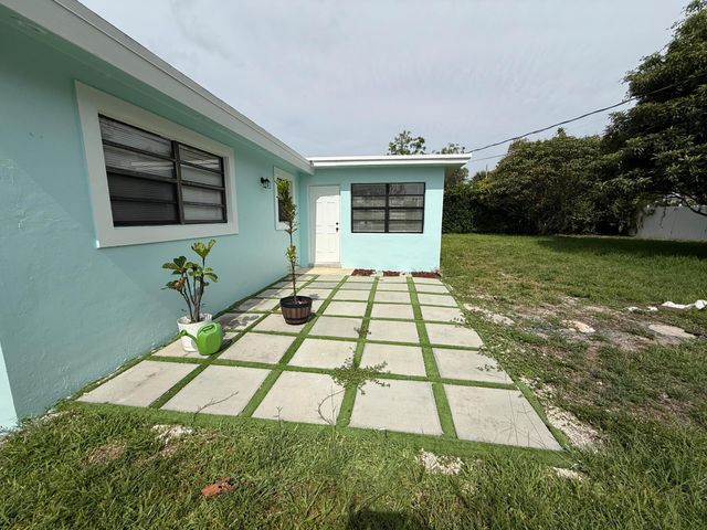 477 NE 35th Street, Boca Raton, FL 33431