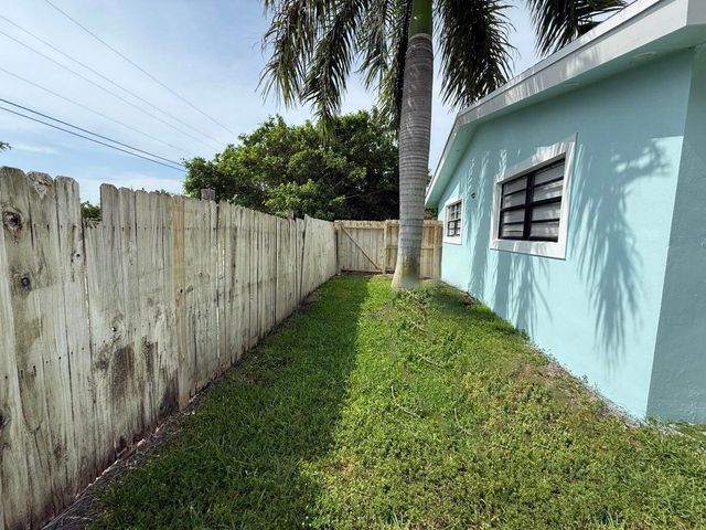 477 NE 35th Street, Boca Raton, FL 33431